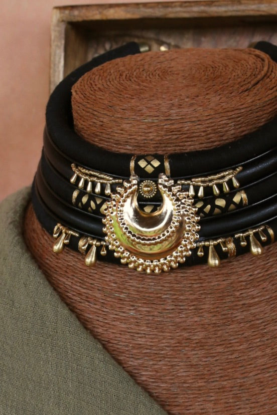 Collier a cinq rangs