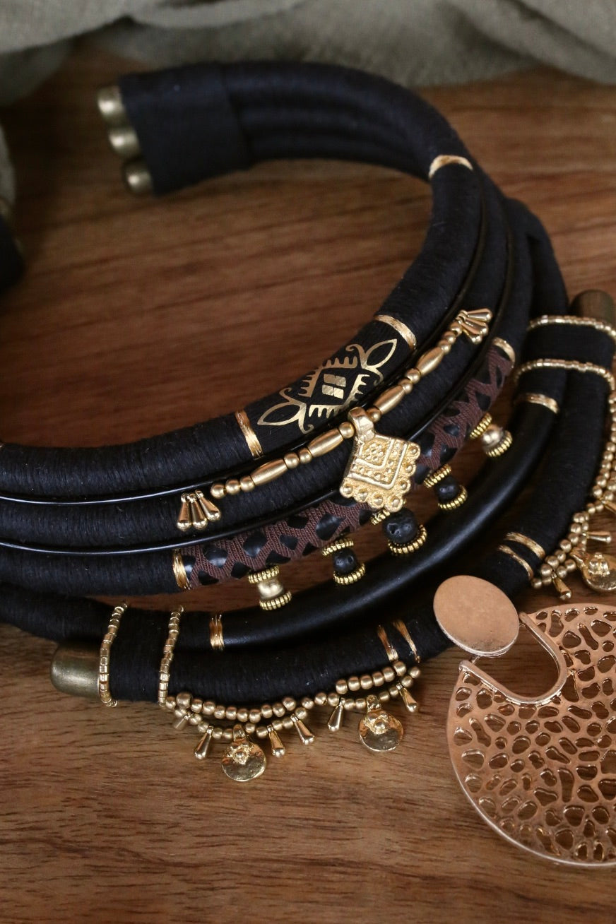 Collier a cinq rangs