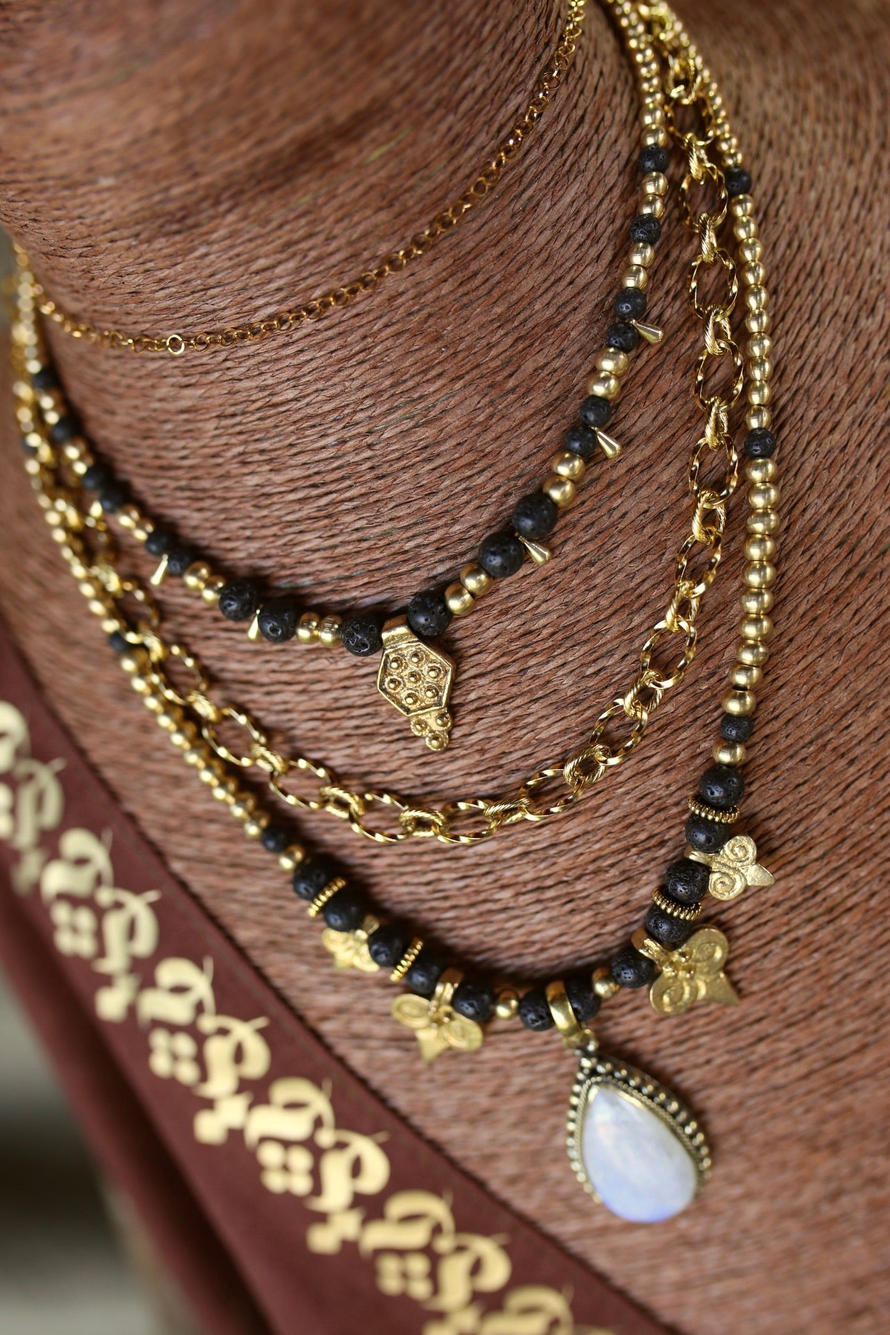 Collier a quatre rangs