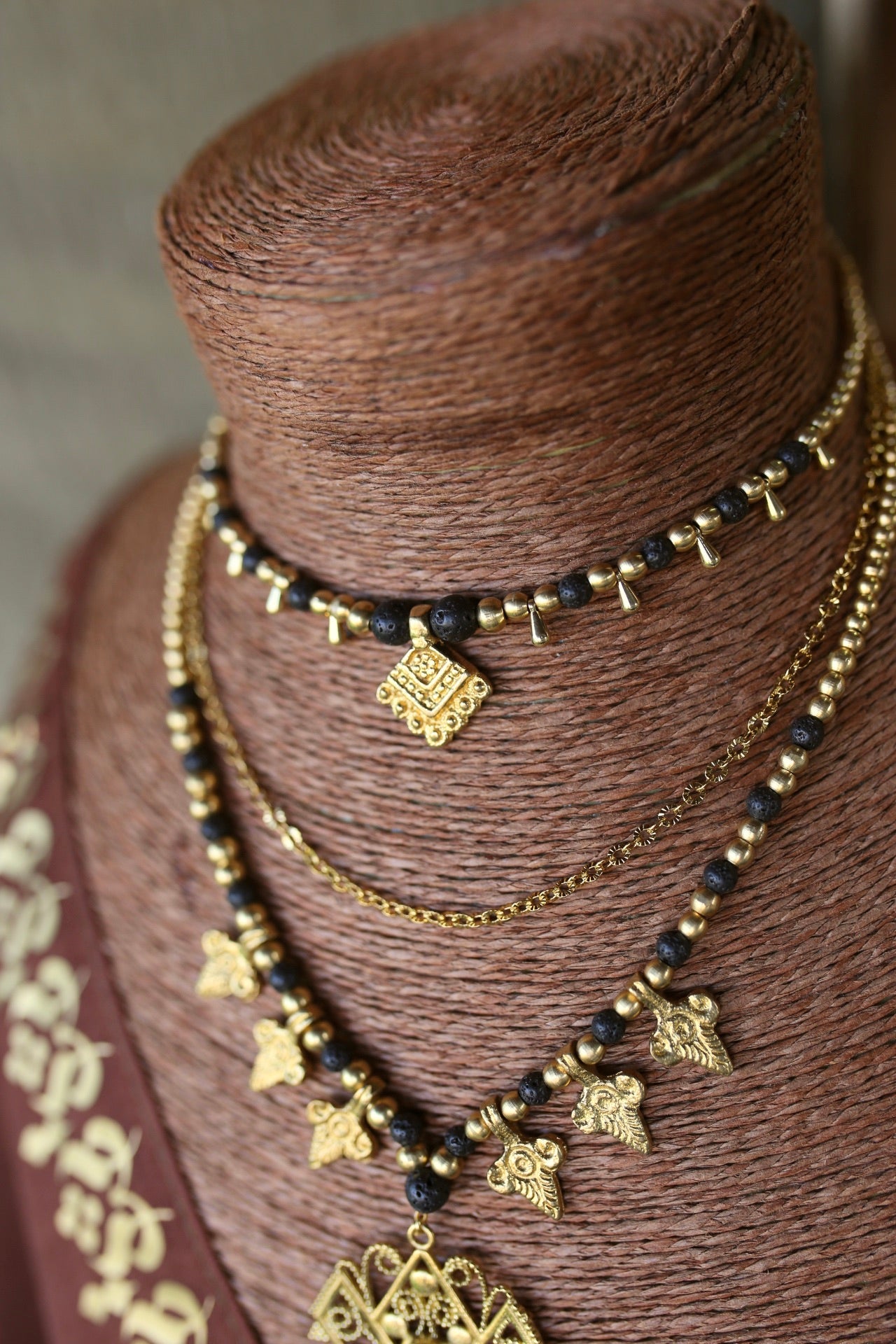 Collier a trois rangs