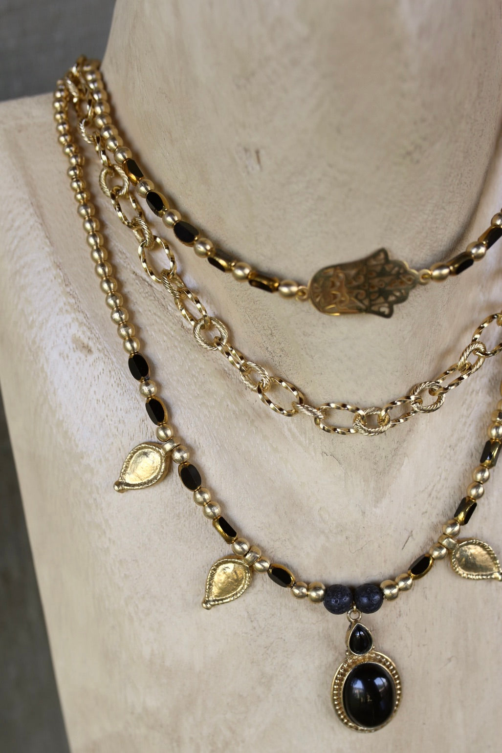 Collier a trois rangs