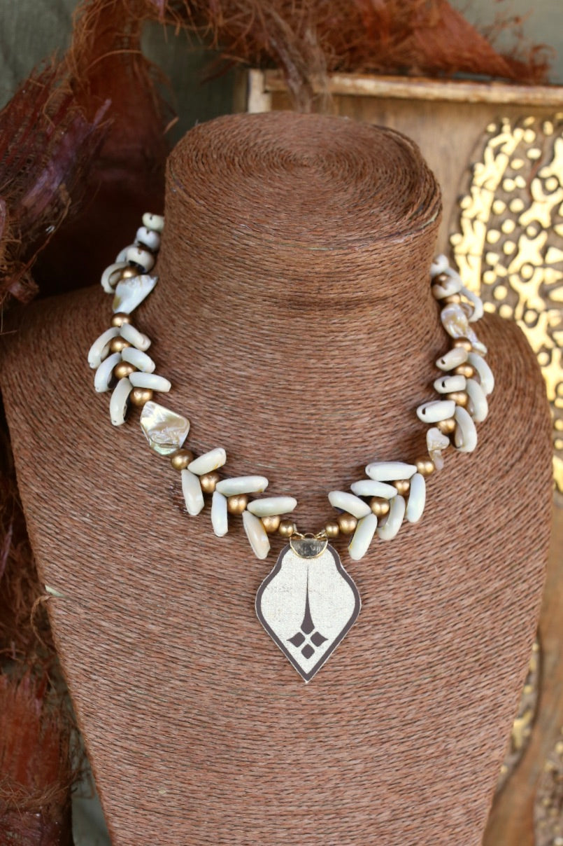 Collier « Amuletta » – 3 en 1