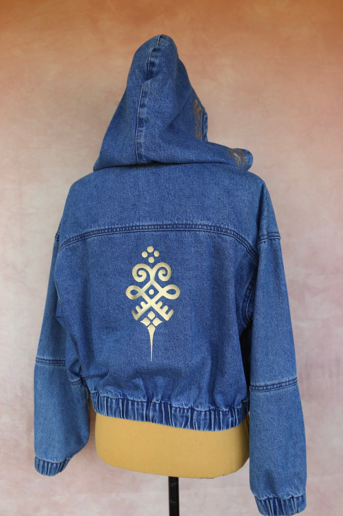 Veste en jean bleu à capuche