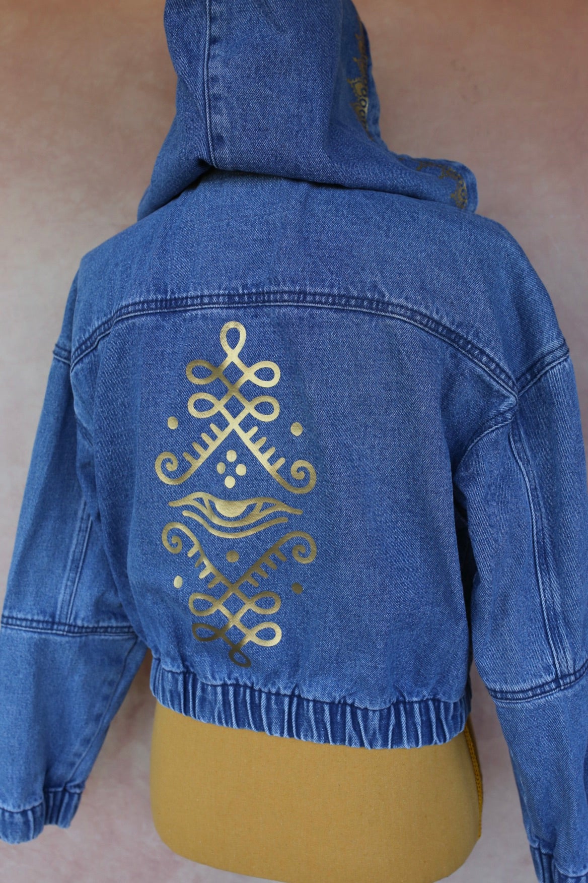 Veste en jean bleu à capuche