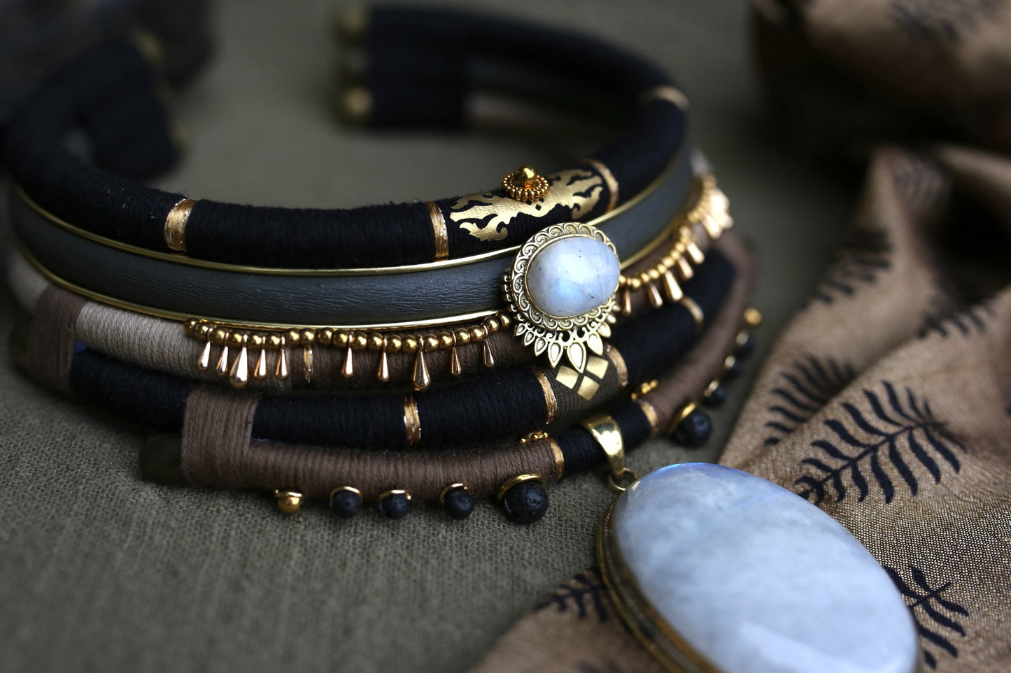 Collier “Lunar Sacred”