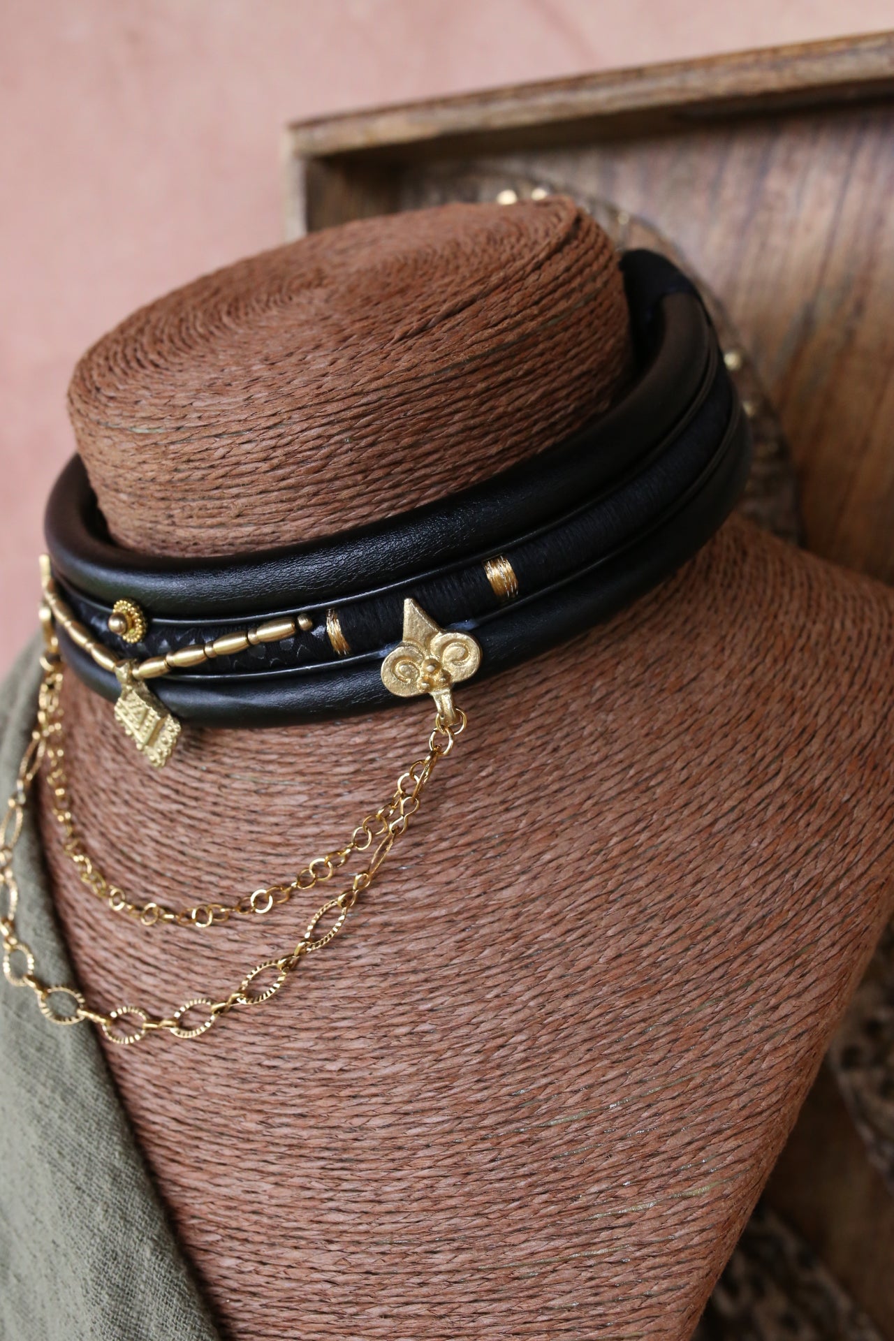Collier a trois rangs