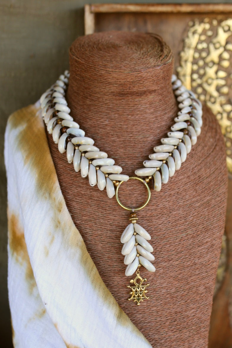 Tifinagh – Collier coquillages