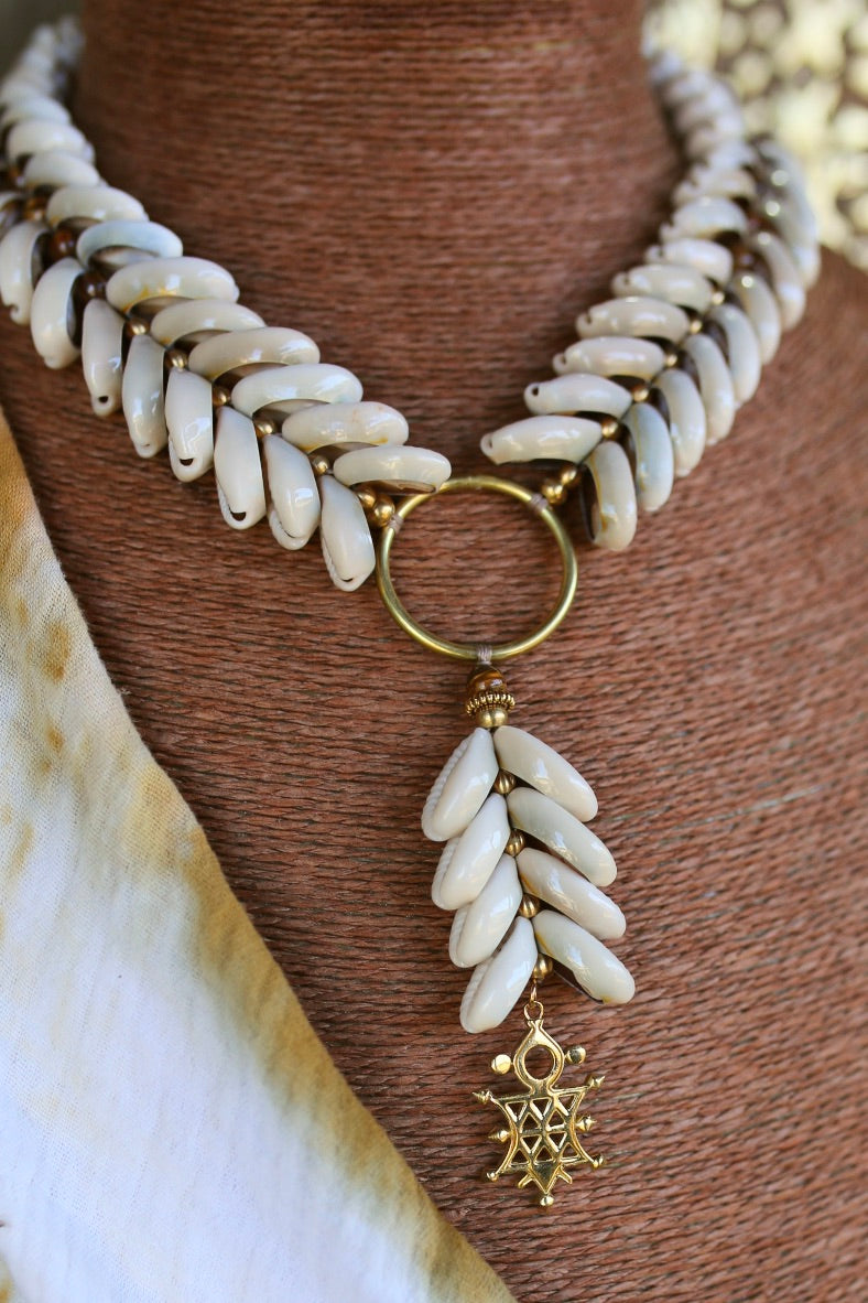 Tifinagh – Collier coquillages