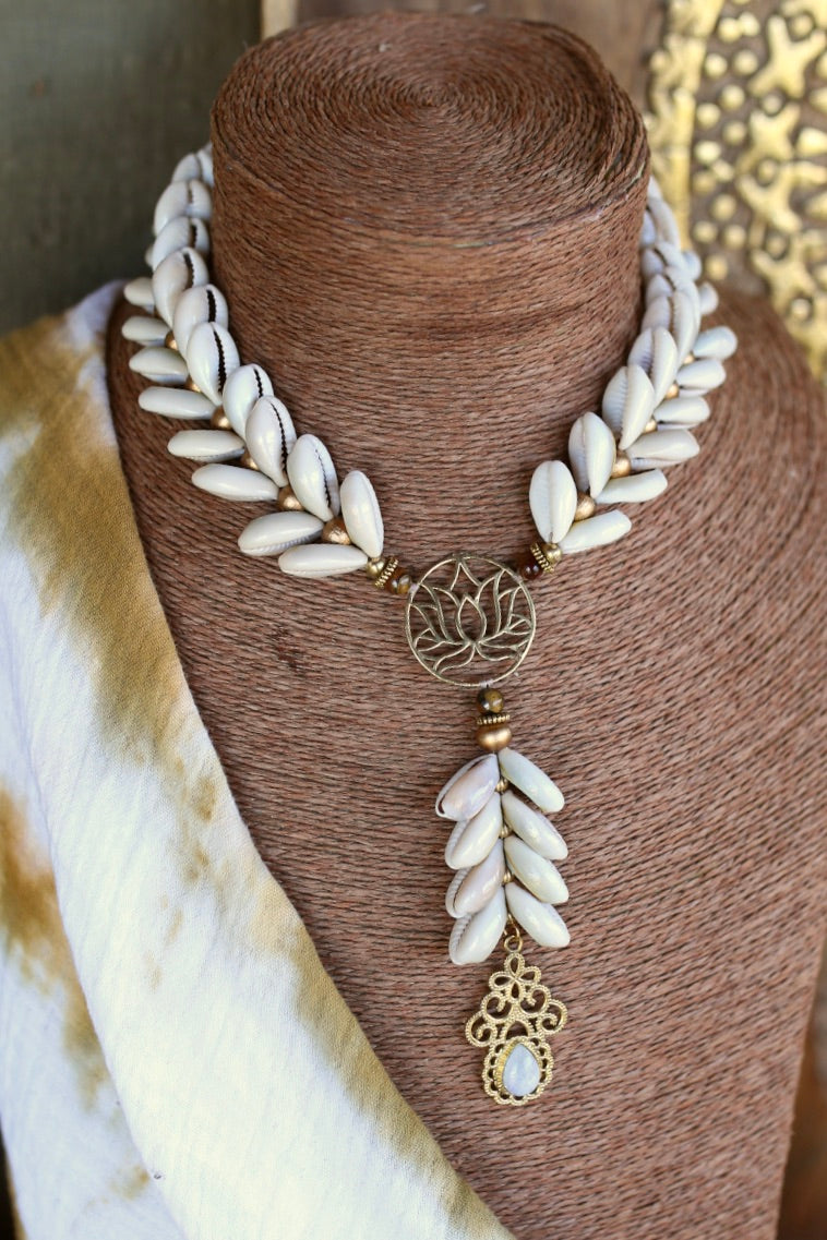 Lotus Spirit – Collier coquillages