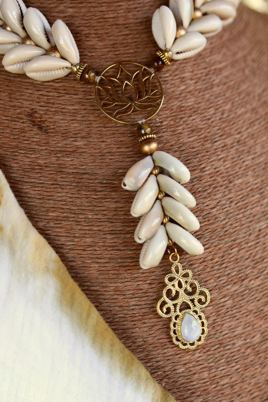 Lotus Spirit – Collier coquillages