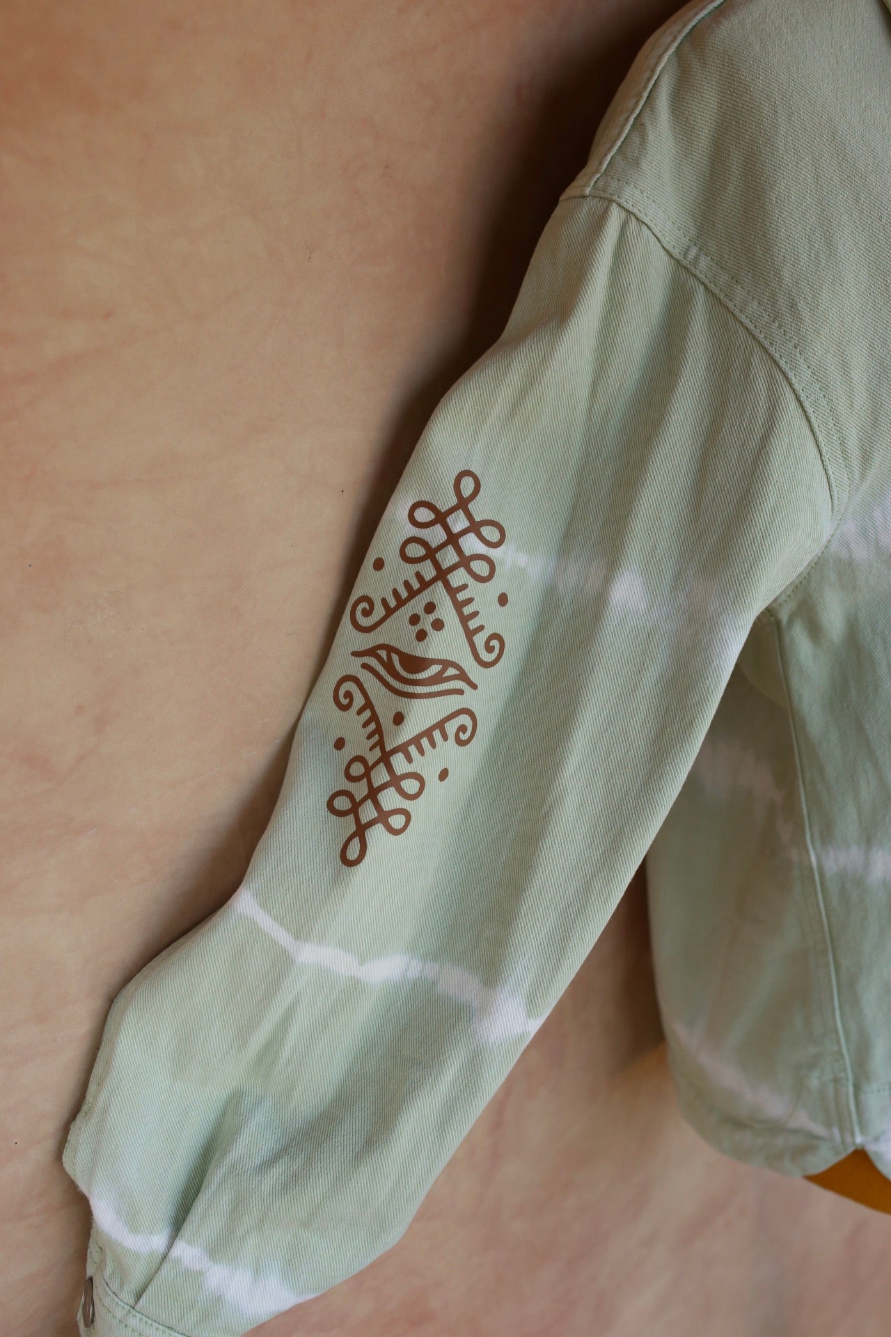 Veste en jean tie and dye