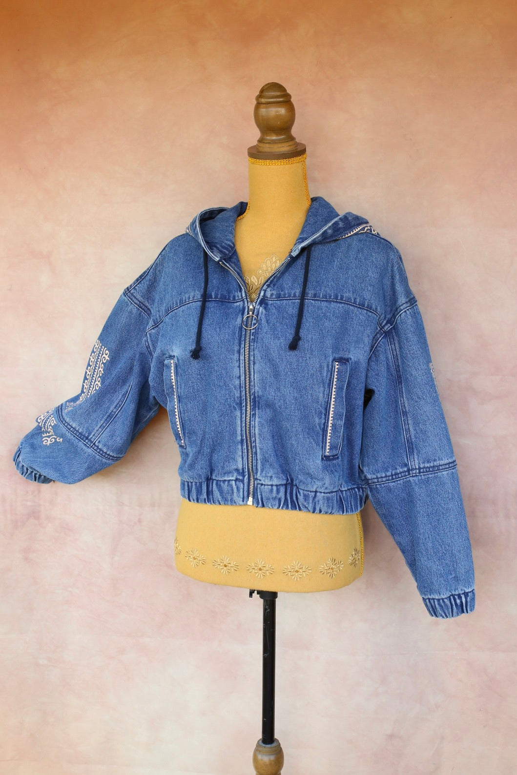 Veste en jean bleu à capuche