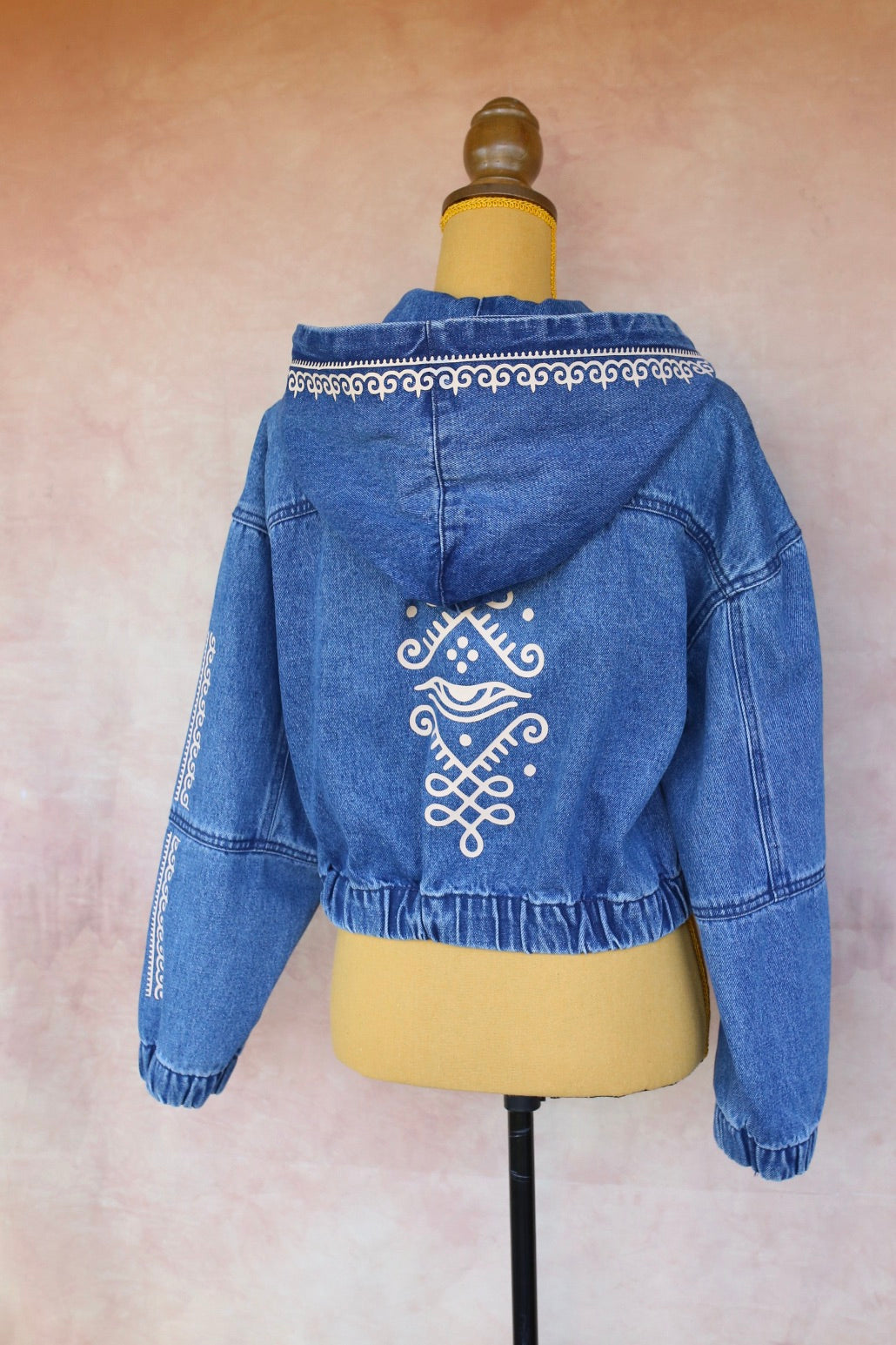 Veste en jean bleu à capuche