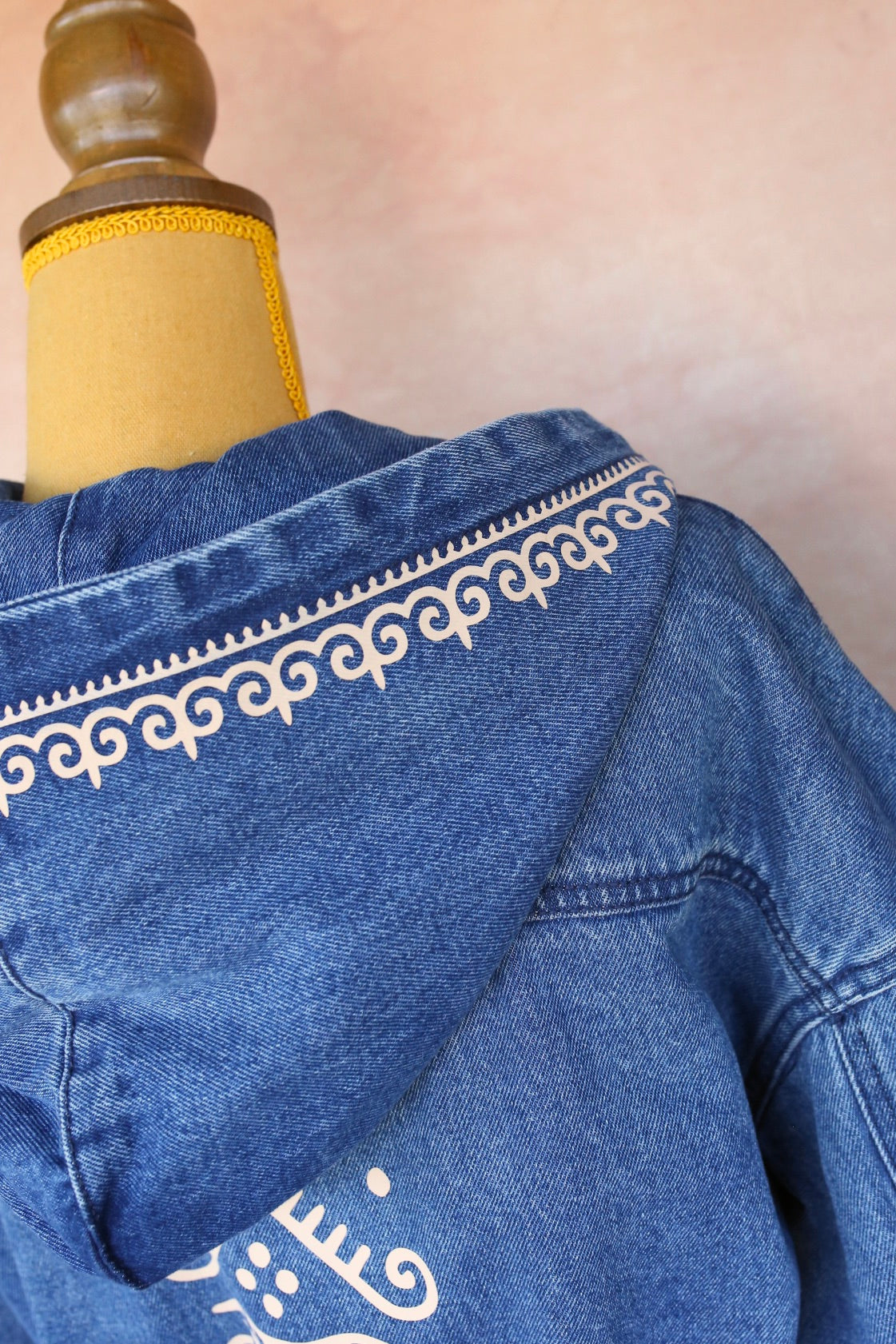 Veste en jean bleu à capuche