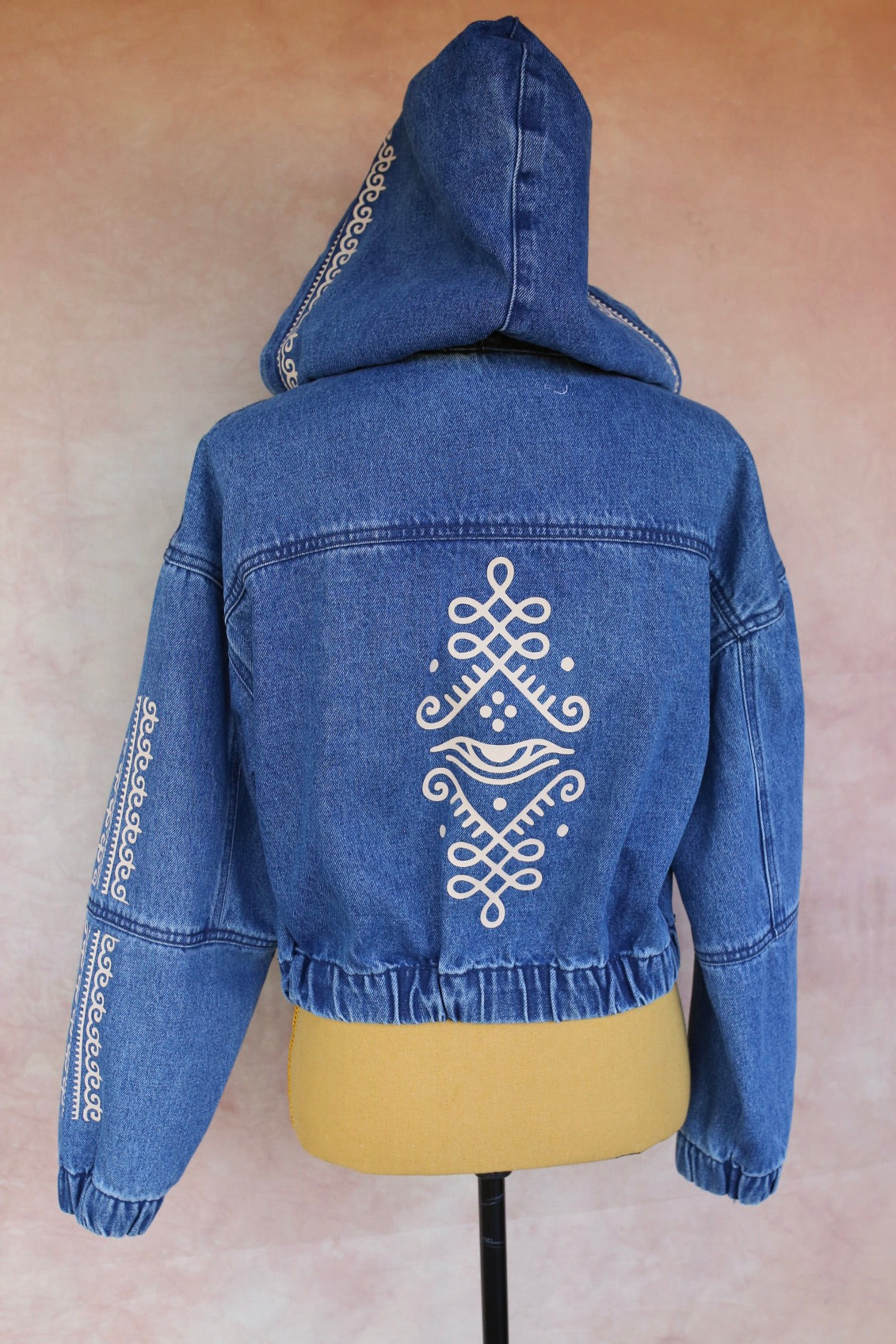 Veste en jean bleu à capuche