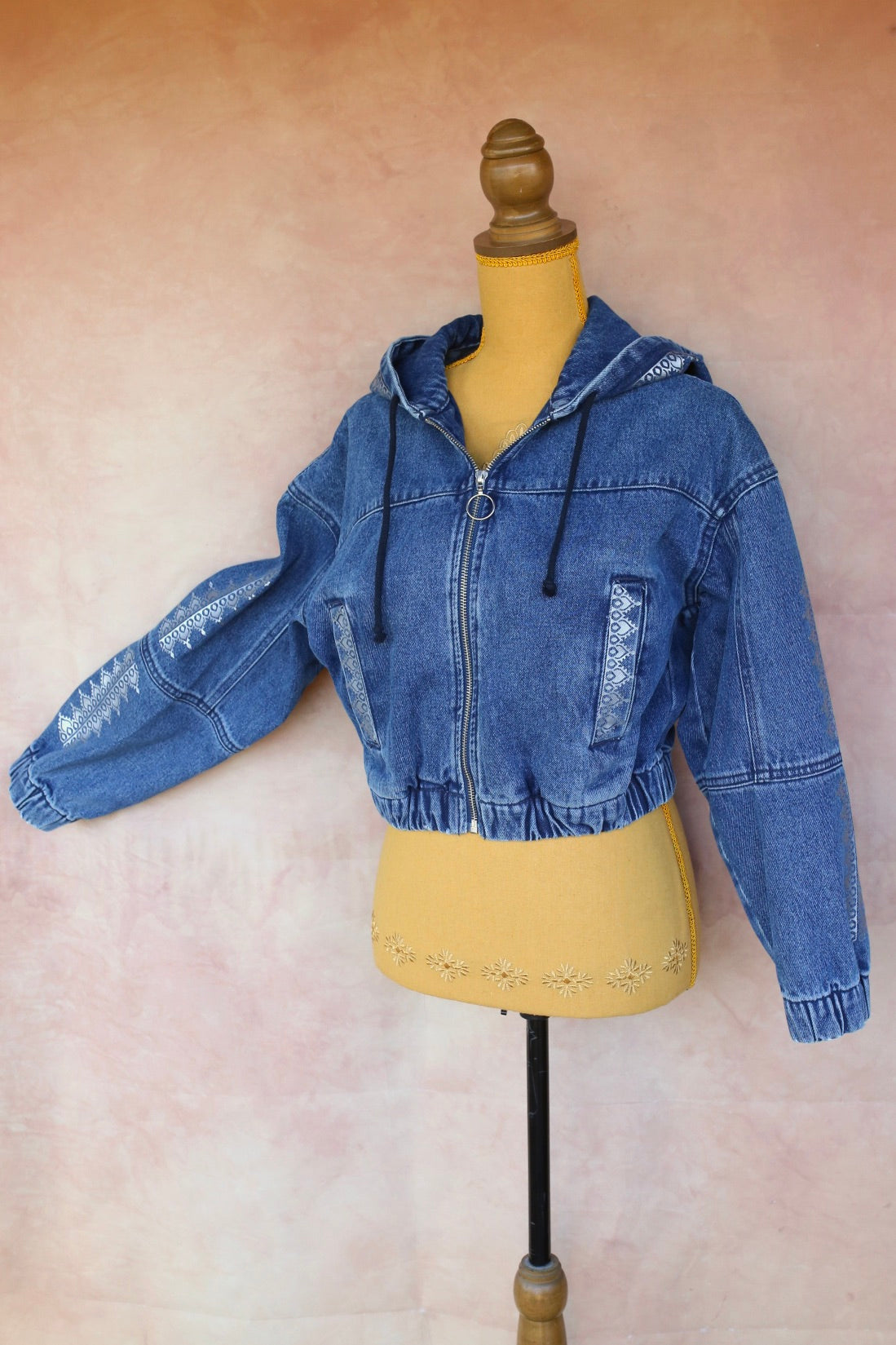 Veste en jean bleu à capuche
