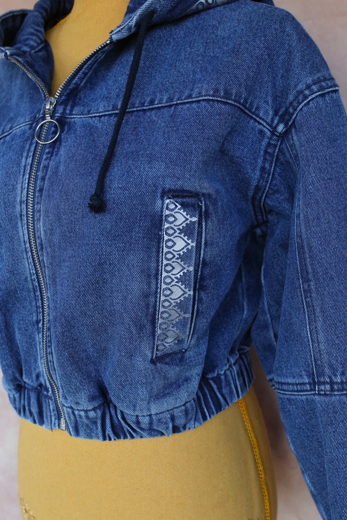 Veste en jean bleu à capuche