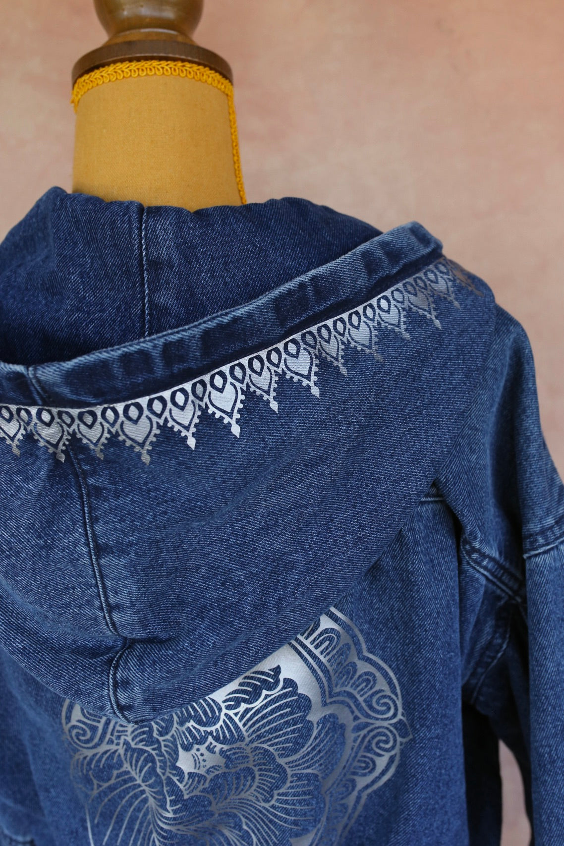 Veste en jean bleu à capuche