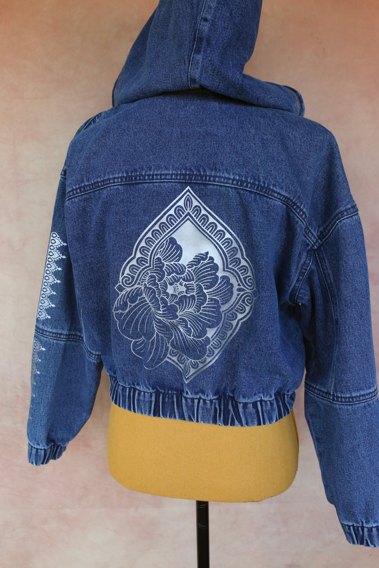 Veste en jean bleu à capuche