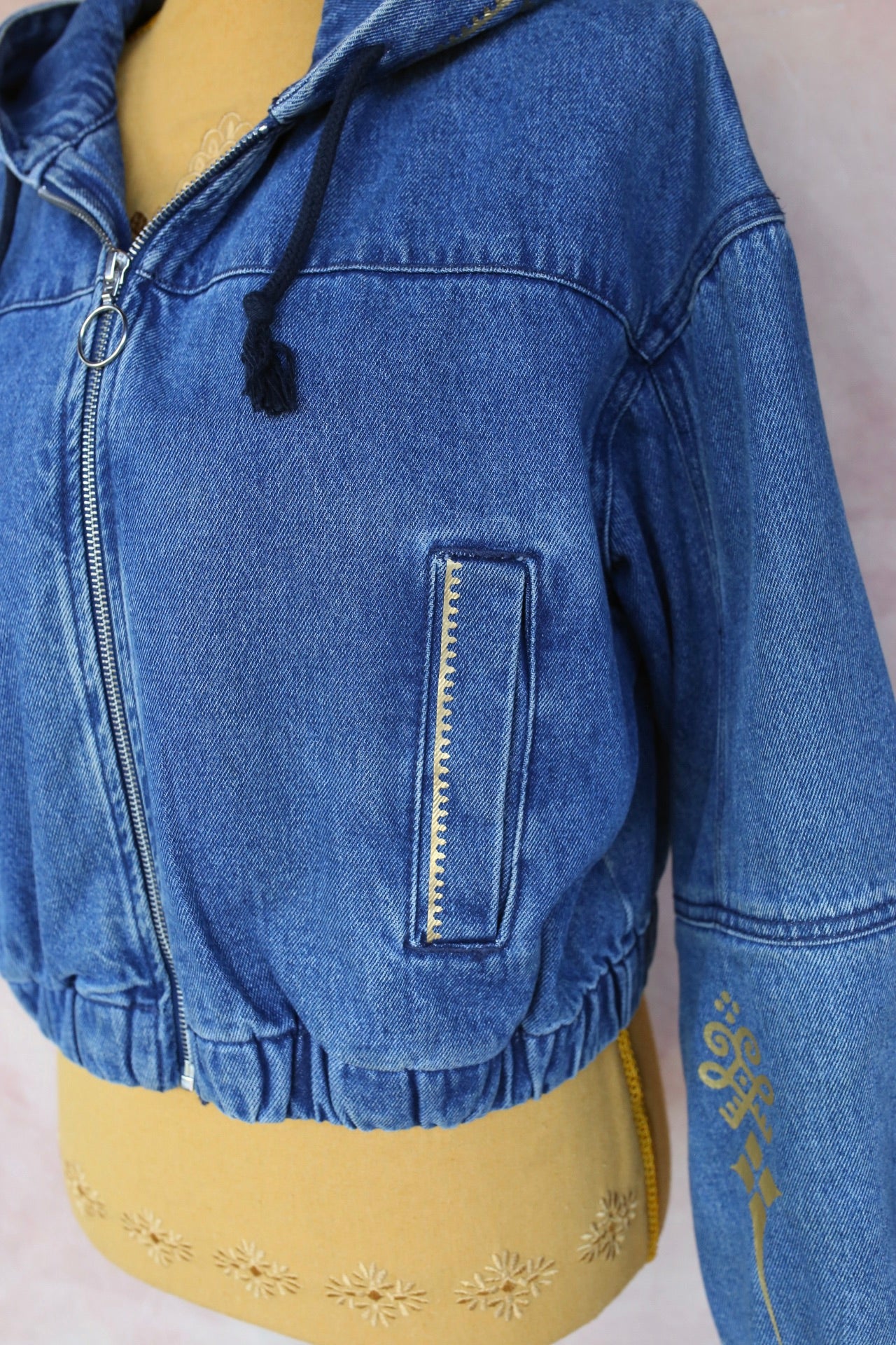 Veste en jean bleu à capuche