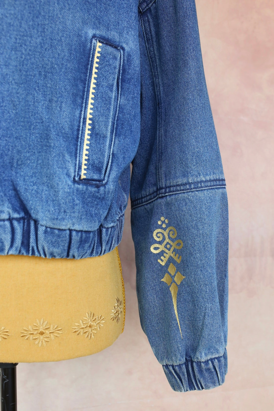 Veste en jean bleu à capuche