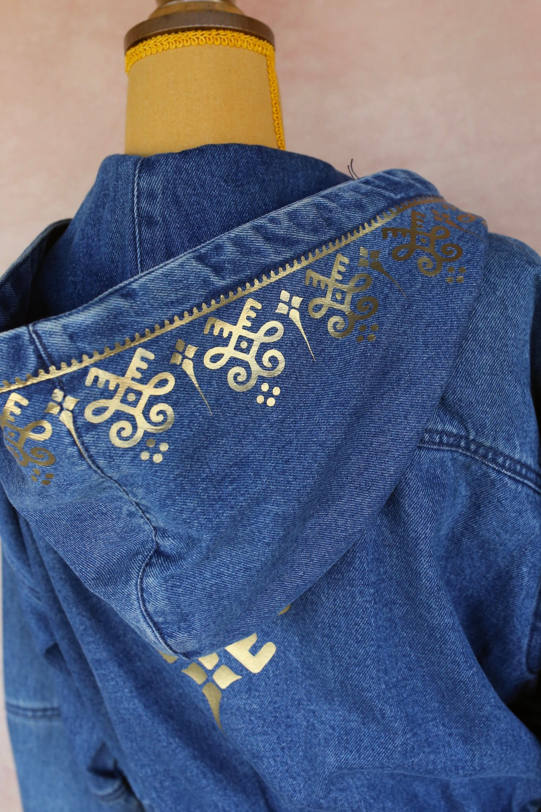 Veste en jean bleu à capuche