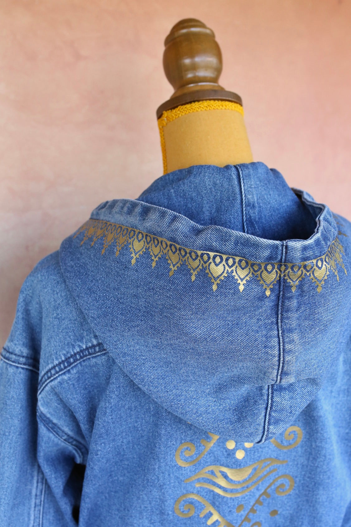 Veste en jean bleu à capuche