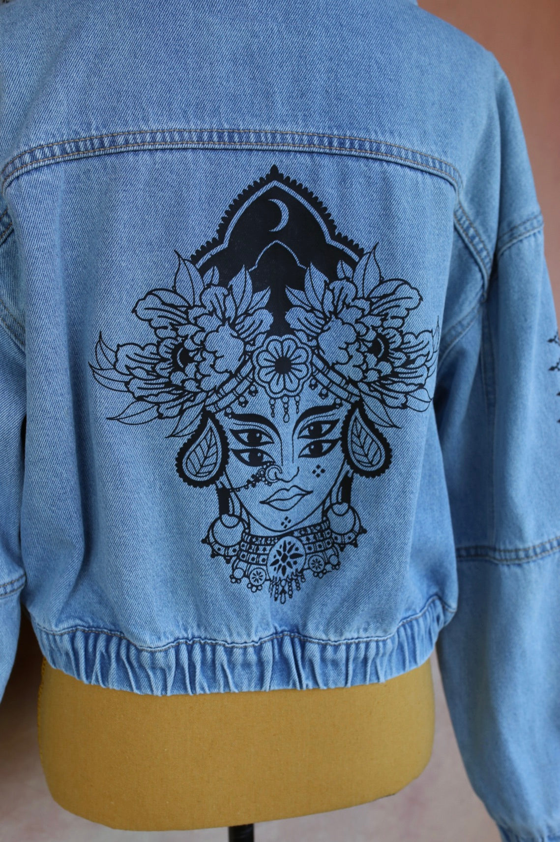 Veste en jean clair à capuche