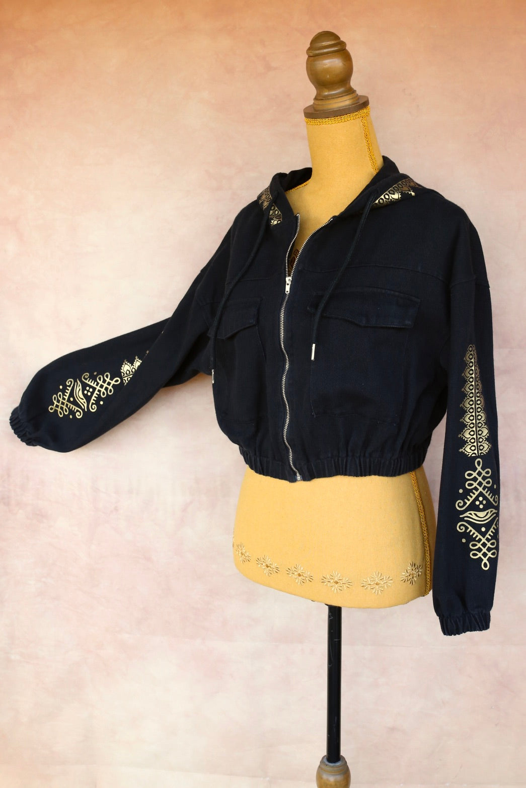 Veste en jean noire à capuche