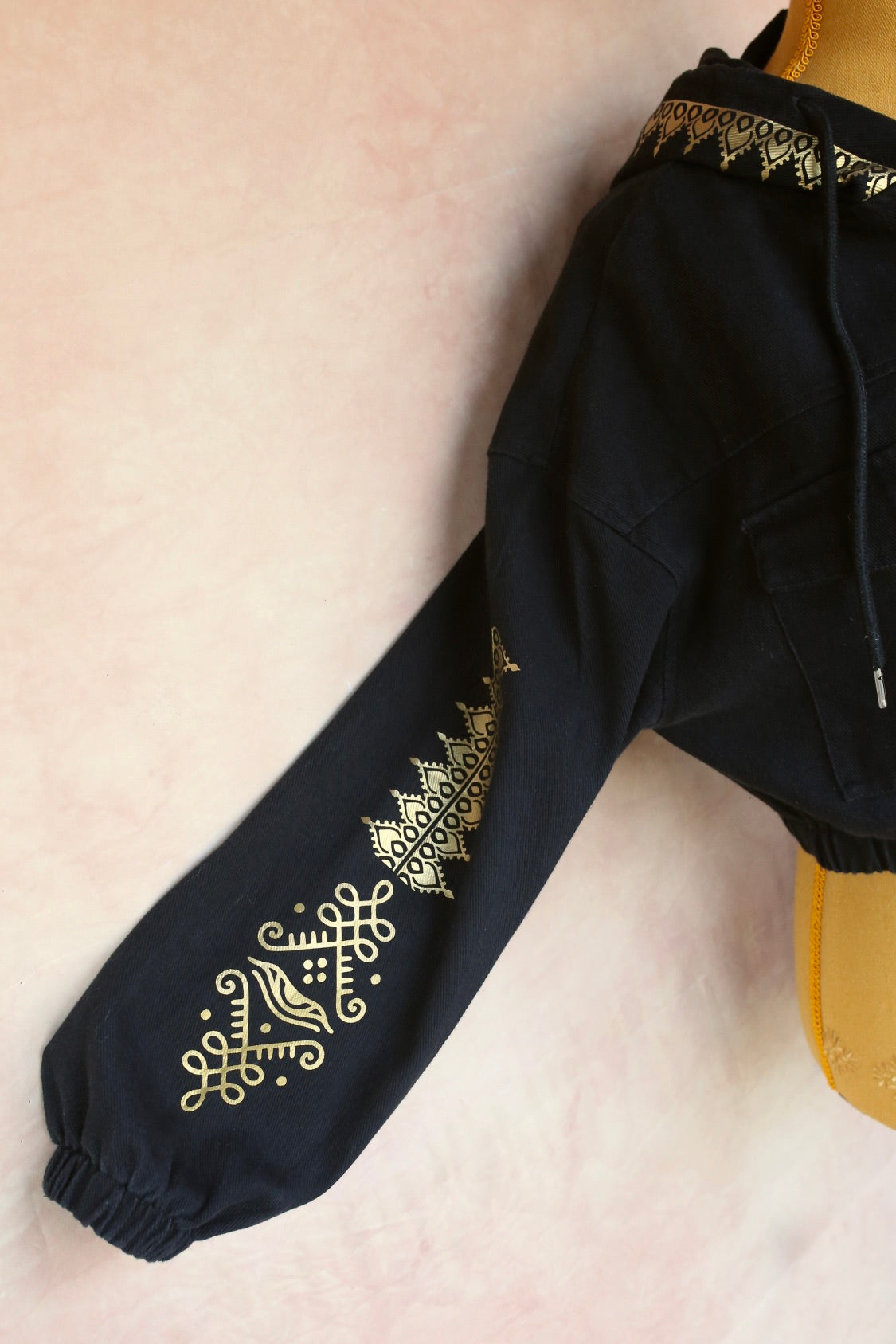 Veste en jean noire à capuche