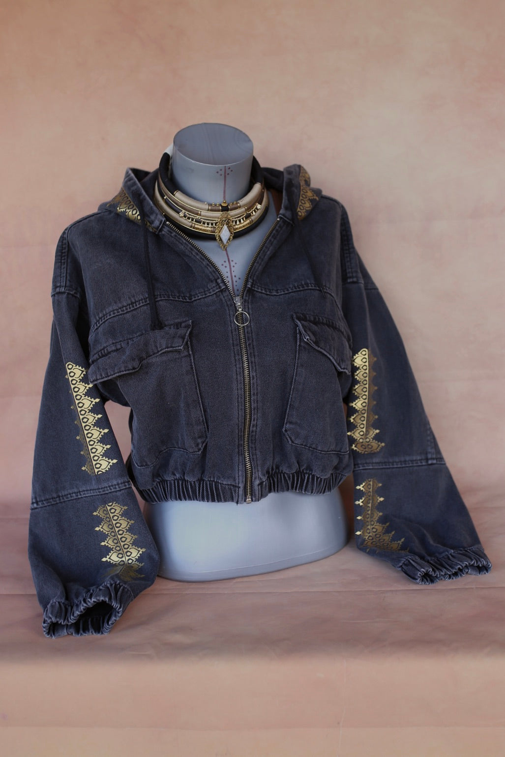 Veste en jean noire à capuche