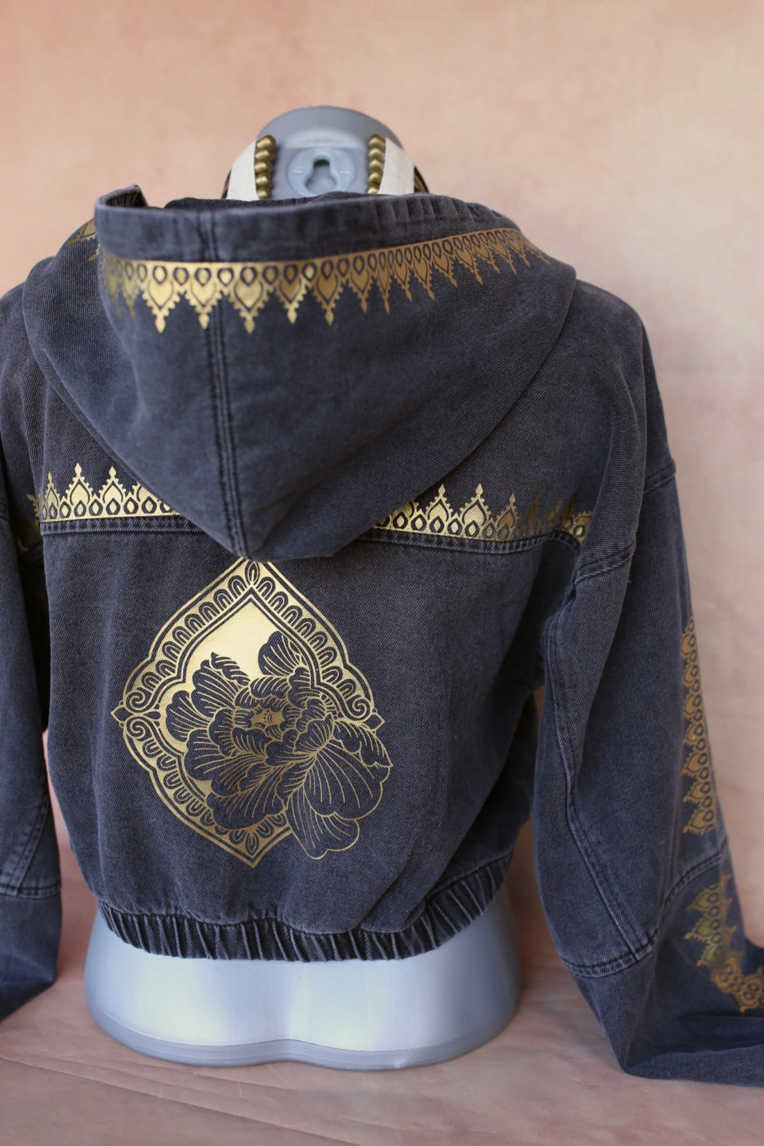 Veste en jean noire à capuche