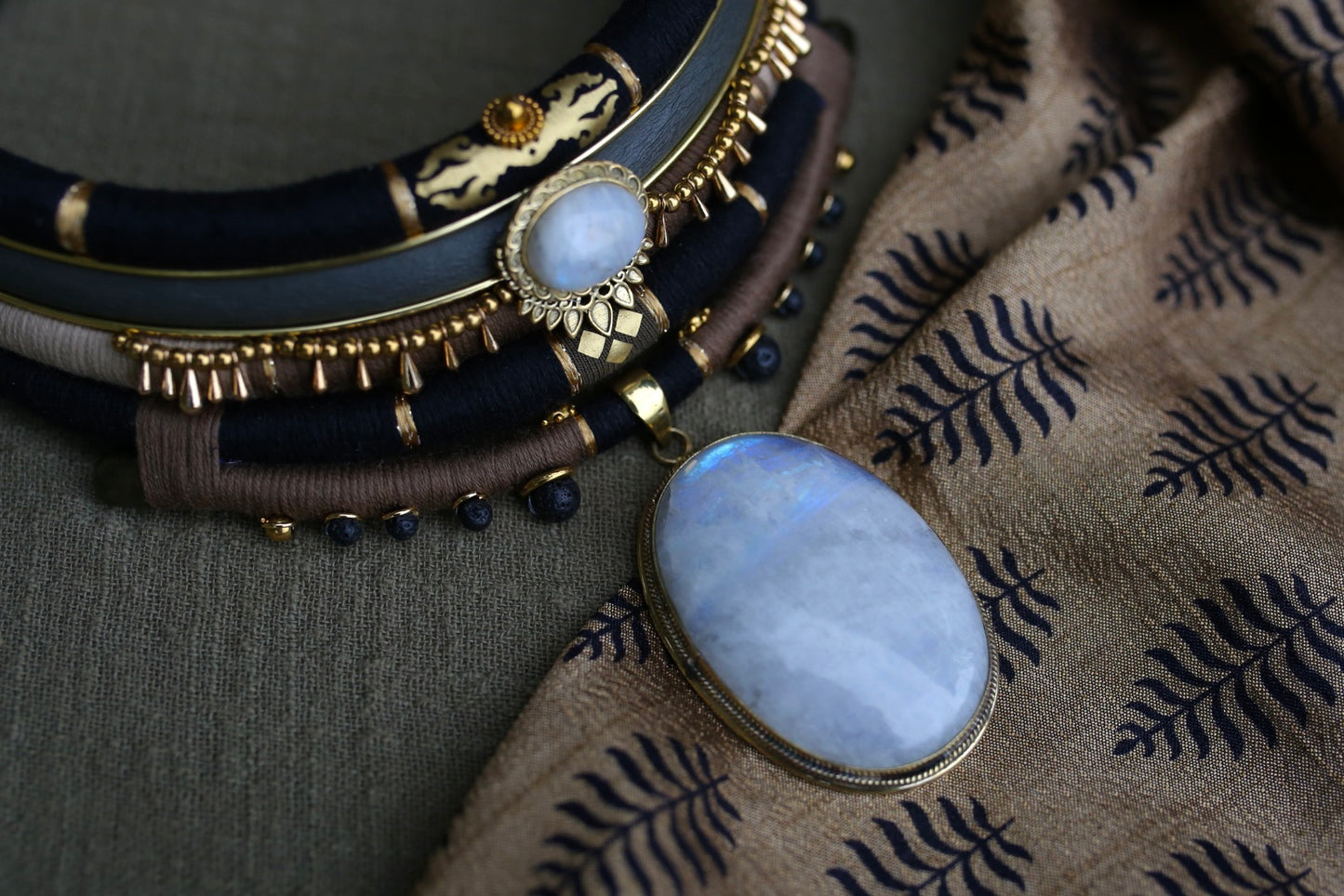 Collier “Lunar Sacred”