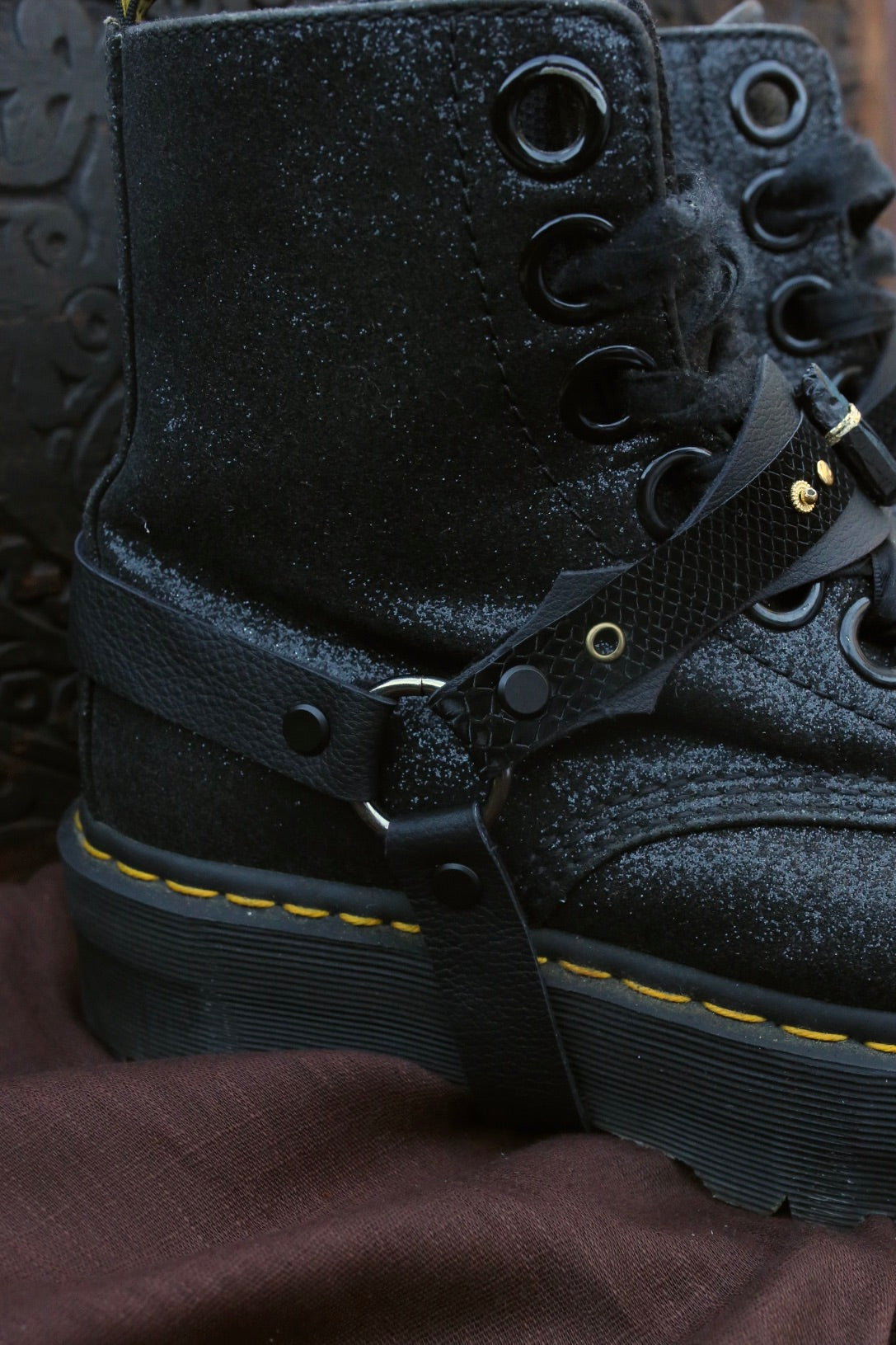 Boot Straps « Black Quartz »